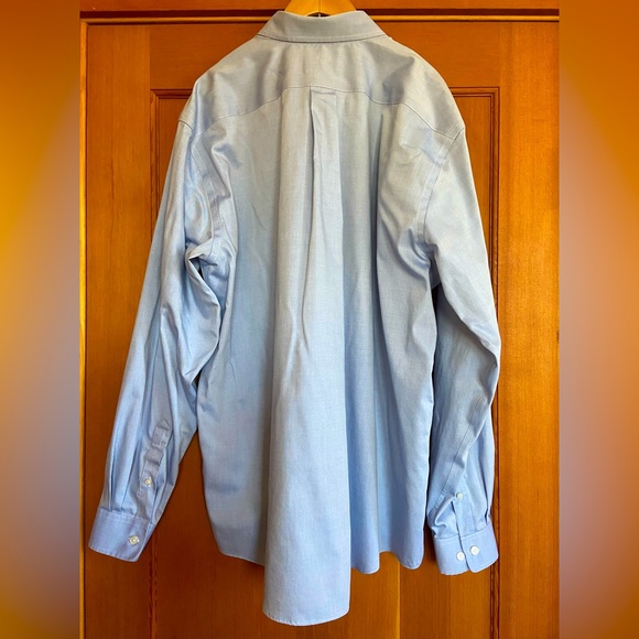 Eddie Bauer | Men’s Wrinkle Resistant Relaxed Fit Button Down -Light Blue - Picture 2 of 6